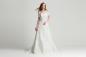 Preview: Brautkleid in A-Linie mit schulterfreiem Ausschnitt mit Manschetten Carmen Ivory
