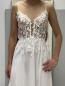 Preview: Brautkleid mit einem romantischen und femininen Design Quartz(L881)