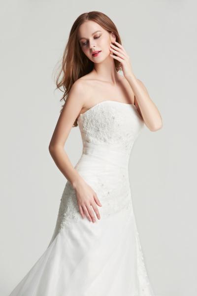 Perlenbesetztes Fit-and-Flare-Kleid mit gerade-Ausschnitt aus Organza Ivory