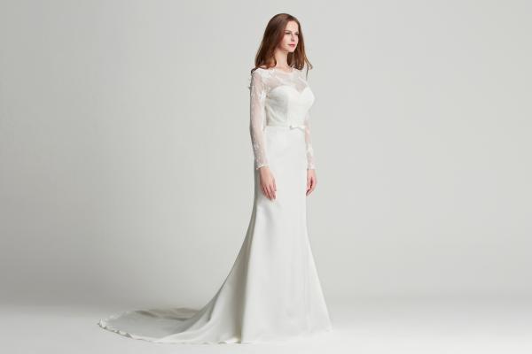 Langärmeliges Kleid in Fit und Flair aus Spitze mit  U-Bootausschnitt Ivory