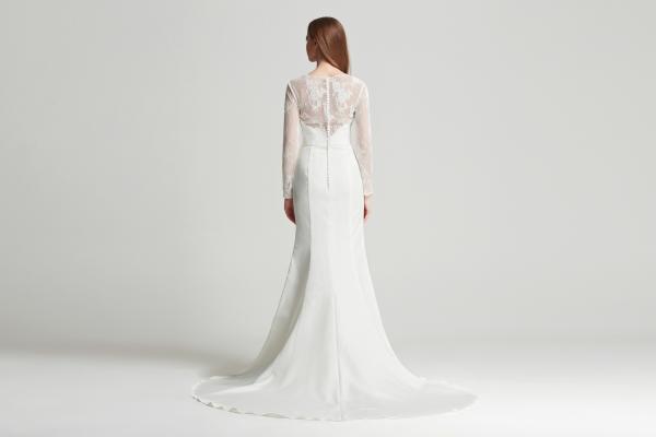 Langärmeliges Kleid in Fit und Flair aus Spitze mit  U-Bootausschnitt Ivory