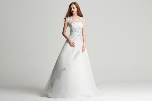 Trägerloses Kleid in A-Linie aus Satin/Organza incl. Bolero weiß/flieder