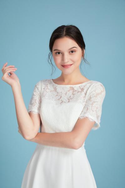 Kurzes Brautkleid mit T-Shirt Ärmeln 20u296