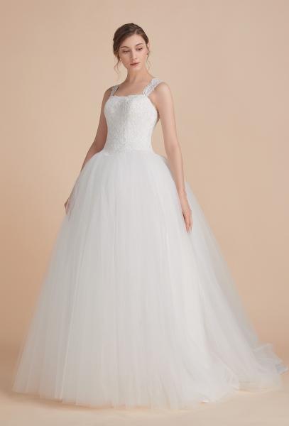 Ballkleid aus Tüll mit Spitzenbesetztem Oberteil und Flügelärmeln Ivory