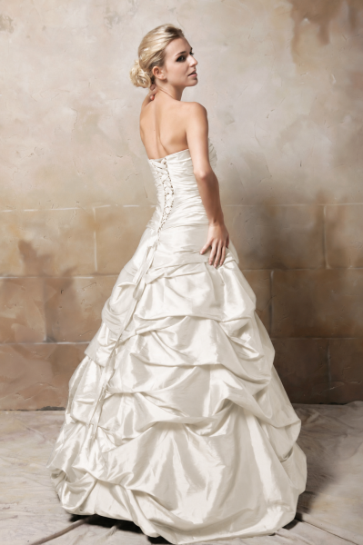 Brautkleid mit Korsage & weitem Rock Duchesse weiß I Ivory I Bordeaux I Schwarz I Grün