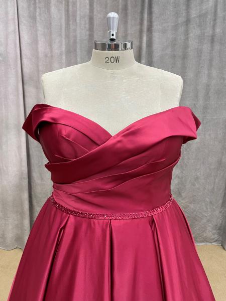 Satin-Kleid in A-Linie mit schulterfreiem Ausschnitt mit Manschetten Vládiyan