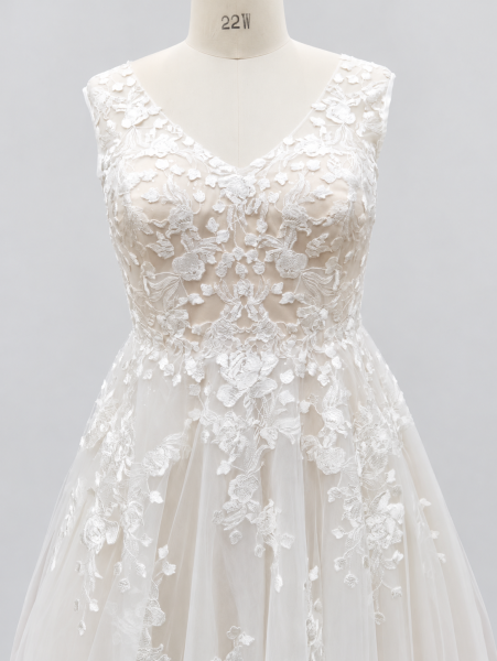 Romantisches Curvy-Brautkleid mit Blätterspitze und Glitzertüll