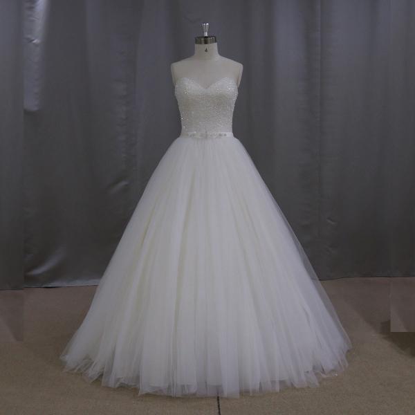 Klassisches Brautkleid mit glamourösen, anpassbaren Details: Glitzer