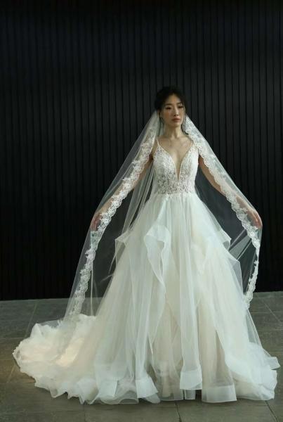Elegantes und nachhaltiges Brautkleid Mehra
