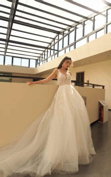 Brautkleid mit 3D Blätter Spitze 53001