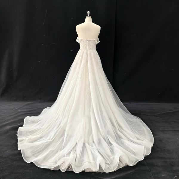Brautkleid mit 3D Blätter Spitze 53004