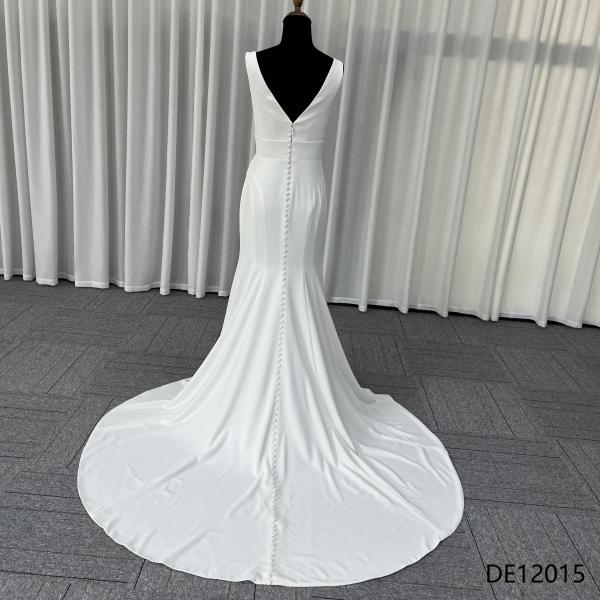 Ein atemberaubendes Fit-and-Flare-Brautkleid Flynn