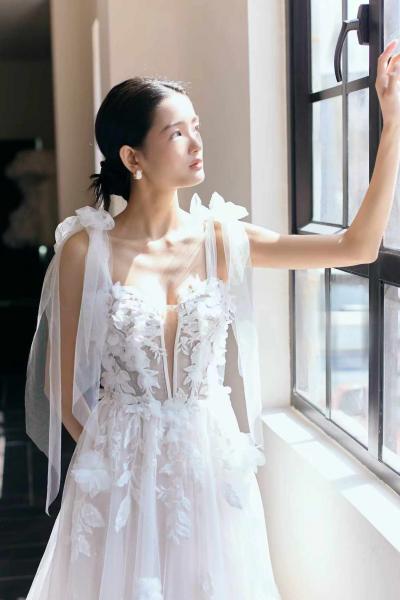 Brautkleid mit 3D Blätter Spitze 53009