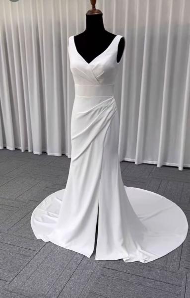 Ein atemberaubendes Fit-and-Flare-Brautkleid Flynn