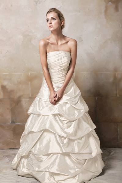 Brautkleid mit Korsage & weitem Rock Duchesse weiß I Ivory I Bordeaux I Schwarz I Grün