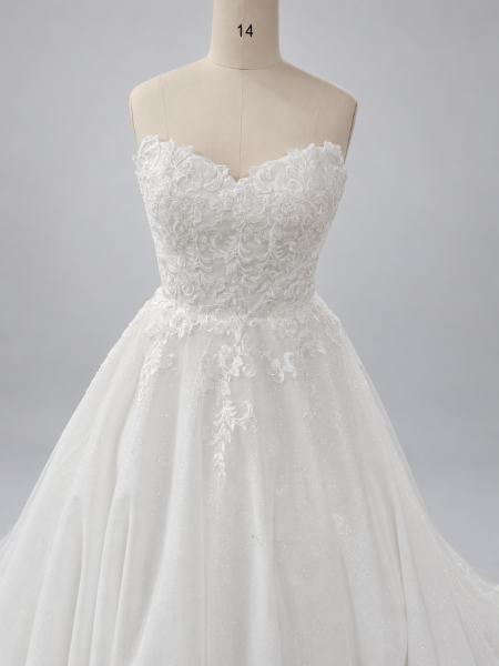 Curvy-Prinzessinnen-Brautkleid mit Glitzertüll und Spitzenärmeln bis Gr.56