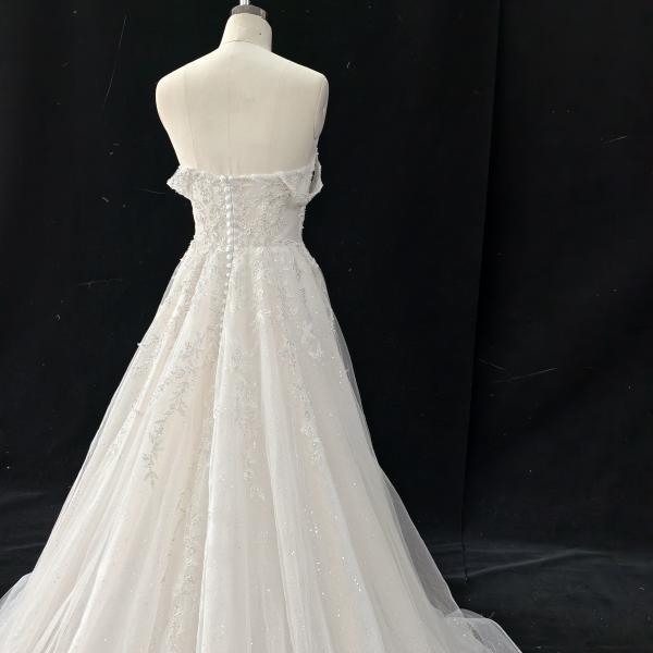 Brautkleid mit 3D Blätter Spitze 53004