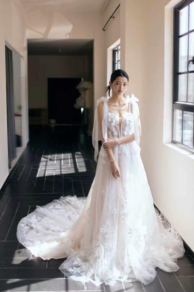 Brautkleid mit 3D Blätter Spitze 53009