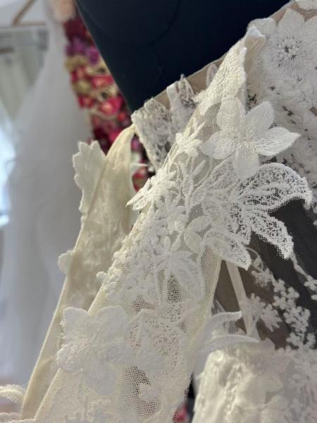 Hochzeitskleid in A-Linie aus Chiffon mit durchscheinendem Mieder HOLLAND